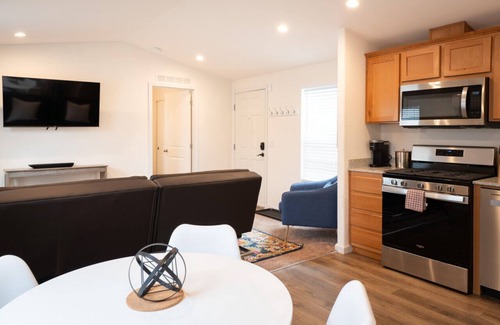 San Luis Obispo House | Eucalyptus House near downtown