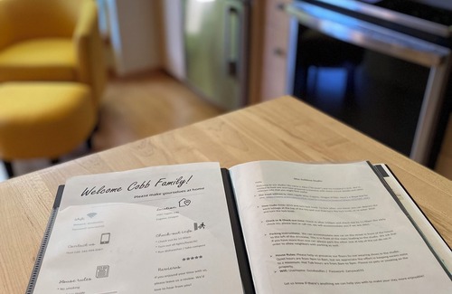 Friendly Apartment | Eugene Woodsy Studio - a peaceful, private hideaway with hot tub