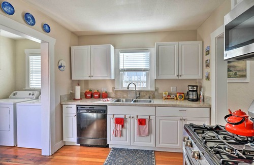 Eureka Cottage | Eureka Cottage Near Sequoia Park & Old Town!