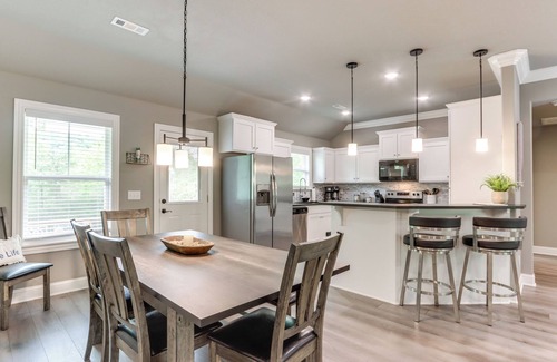 Holiday Island House | Eureka Springs Family Home - 1/2 Mi to Marina!