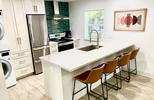 Raisin House | Euro-Inspired Carriage Home for Professionals