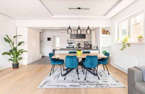 European Quarter Apartment | European heart 2-bedroom flat.