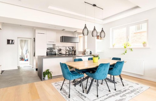 European Quarter Apartment | European heart 2-bedroom flat.