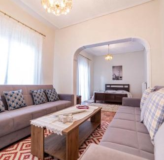 Mavromati Apartment | Evans House