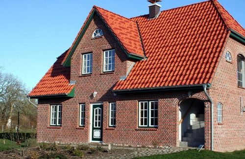 Vollerwiek Apartment | Evening silence, holiday apartment in "De Feerjenhusen" on the Haubarg of Vollerwiek