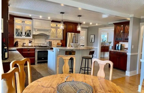 Evergreen House | Evergreen Dream Home! HOT TUB/KING BEDS/PIANO/AMAZING VIEWS/10 MIN TO SKI!