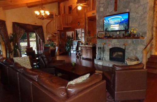 Oakhurst Cabin | Evergreen Haus