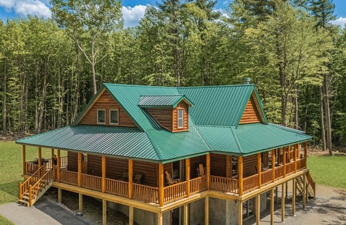 West Oneonta Cabin | Evergreen Lodge Lakefront 6 Br 3Ba Kayaks, Fishing, Hot Tub, Fire Pit, Hiking!