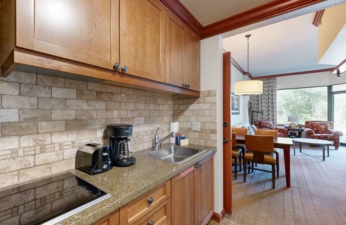 Olympic Valley Condo | Everline Resort & Spa adjoining condos with pool, hot tub, ski-in/ski-out locale