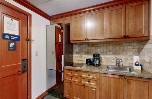 Olympic Valley Condo | Everline Resort & Spa adjoining condos with pool, hot tub, ski-in/ski-out locale