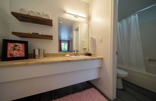 Eureka Springs Resort | Everything is better in PINK!