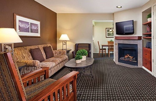 Bass Lake Resort | Everything you dreamt of is at your doorstep !