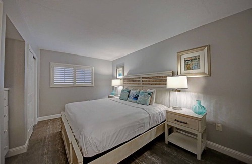 Captiva Hotel | Everything You Need For The Perfect Vacation! Free Parking, Beach and Pool