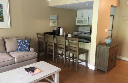 Captiva Hotel | Everything You Need For The Perfect Vacation! Free Parking, Beach and Pool