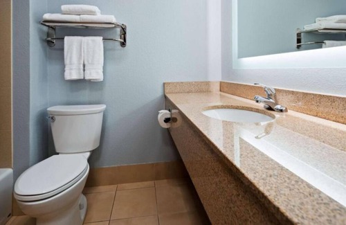 Blaine House | Everything You Need For The Perfect Vacation! 2 Classy Units, Pool, Free Parking