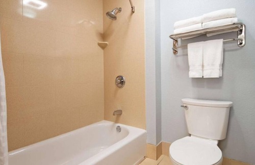 Blaine House | Everything You Need For The Perfect Vacation! 2 Classy Units, Pool, Free Parking