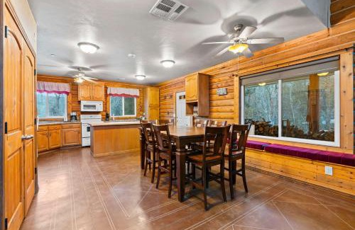 Timber Lakes House | Evy's Family Ranch Cabin, Secluded