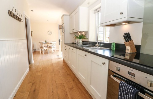 Witney Cottage | EWECUB BARN, family friendly, with a garden in Burford