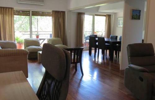 Colegiales Apartment | Excelente semipiso todo externo frente a plaza