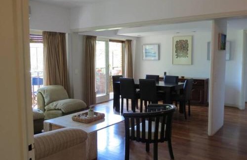 Colegiales Apartment | Excelente semipiso todo externo frente a plaza