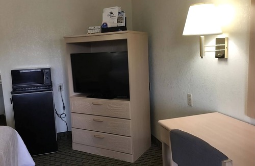 Cabot House | Excellent Choice! w/Free Parking & Breakfast, Pet-friendly Property!