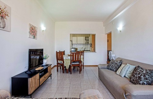 Costa de Caparica Apartment | Excellent Location - 4 Guests - Free Parking