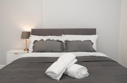 Golders Green Apartment | Excellent, Three bedroom North London Apartment with Free Parking