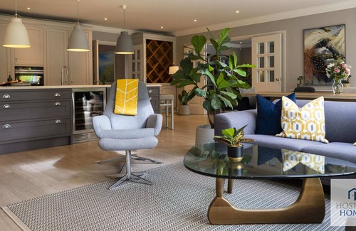 Henley House | Exceptional 4 Bedroom House With Garden