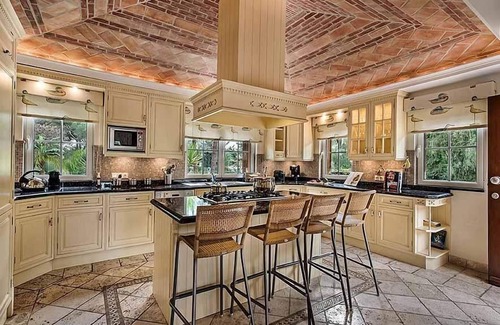 Almancil Villa | EXCEPTIONAL 5 BEDROOM VILLA. PRIVATE POOL, SKY SPORTS, GAMES ROOM AND WIFI DM04 - Almancil, Algarve