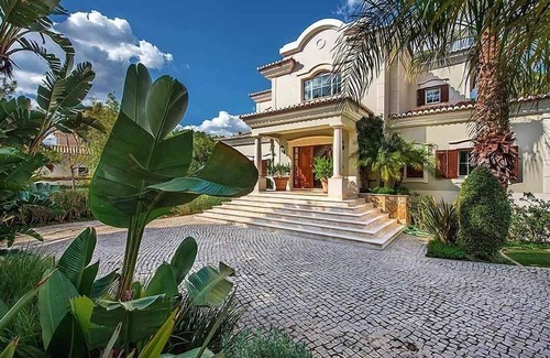 Almancil Villa | EXCEPTIONAL 5 BEDROOM VILLA. PRIVATE POOL, SKY SPORTS, GAMES ROOM AND WIFI DM04 - Almancil, Algarve