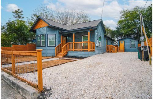 Historic Garderns House | Exceptional 5BR So Close to Riverwalk and Downtown