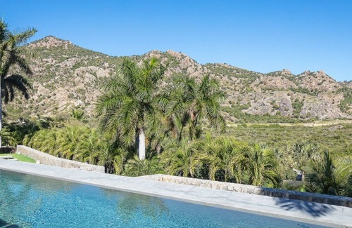 Anse du Gouverneur Villa | Exceptional 6 BDRM Modern Villa w 2 Pools