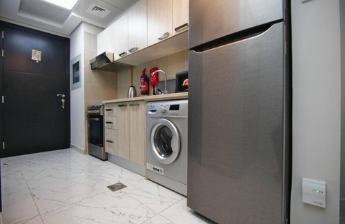 Jumeira 3 Apartment | Exceptional Furnished Studio with AC, WiFi, fitness gym and pool