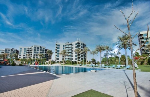 Jumeira 3 Apartment | Exceptional Furnished Studio with AC, WiFi, fitness gym and pool