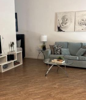 Little Armenia Apartment | Exceptional Loft FREE Parking and WIFI