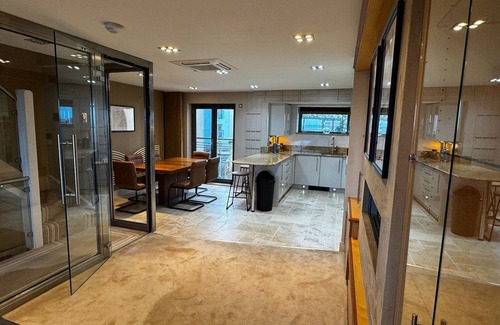 Castle House | Exceptional luxury 5-Bed, 3-bathroom Beachfront Townhouse - Swansea Marina