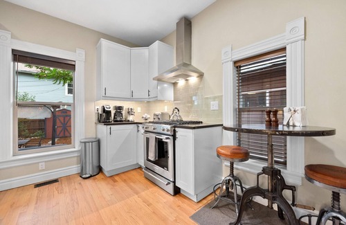 Whittier House | Exceptional modern Victorian, centrally located and close to Downtown