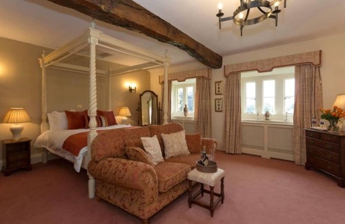 Skipton House | Exceptional Unique 5 Bedroom Manor House