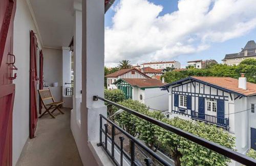 Biarritz City Centre Apartment | Exceptionnel 3 pièces art déco en dernier étage avec garage privé centre Biarritz
