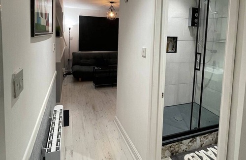 Luton Apartment | Exclusive 1 bed apartment , family friendly + pet friendly
