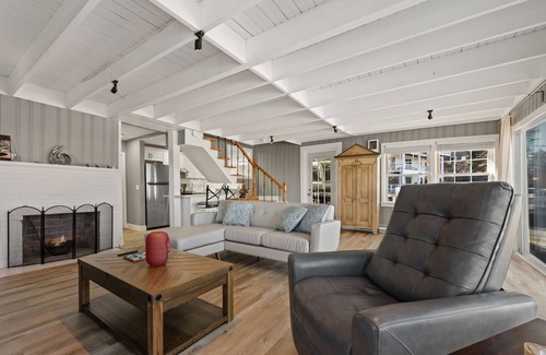 Northport House | Exclusive 3-Bedroom Beachfront with Private Shore in Northport Village