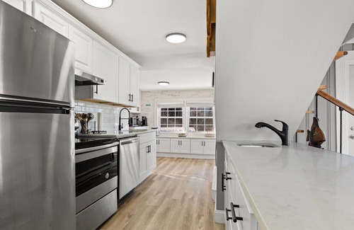Northport House | Exclusive 3-Bedroom Beachfront with Private Shore in Northport Village