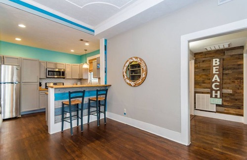 San Jacinto House | Exclusive 3-Unit Triplex! Beach Access, Courtyard, Decks & Space For Family.