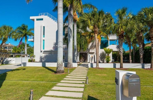Trailer Estates House | Exclusive 5-Level Waterfront Solstice House on Sarasota Bay