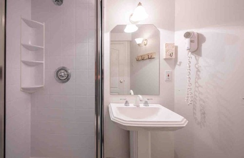 Ville-Marie House | Exclusive 6 bed, 6 bath residence in Old Montreal