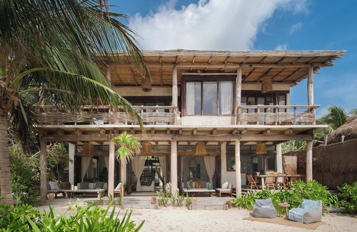 Zona Hotelera House | Exclusive Beachfront Villa with 4 Bedrooms