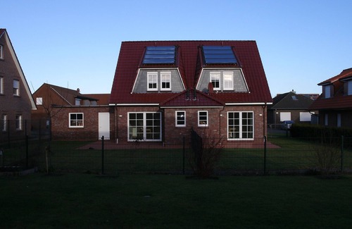 Norddeich House | Exclusive comfortable for 6-dog house with design furnishings, WiFi, beach chair