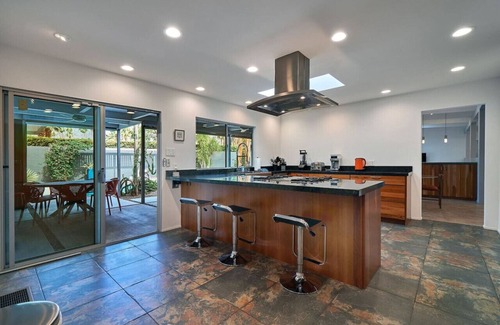 Palm Springs House | Exclusive Deepwell Neighborhood