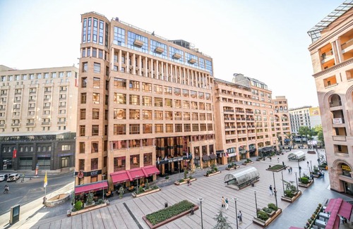 Kentron Apartment | Exclusive Designer Apt at North Avenue 3bdr+3bth