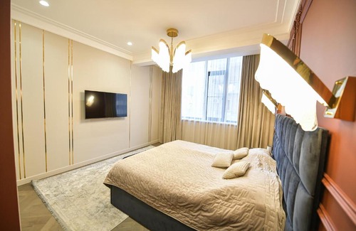 Kentron Apartment | Exclusive Designer Apt at North Avenue 3bdr+3bth